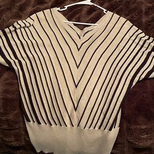 Short sleeve sweater